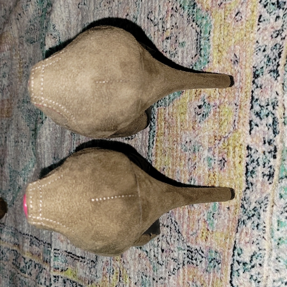 Limelight Brown suede with pink accent high heels - Picture 3 of 8